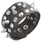 IMT. l�derarmband med metall nitar (mycket spetsiga)