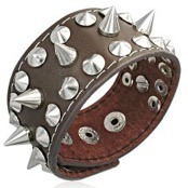 IMT. brun l�derarmband med metall nitar.