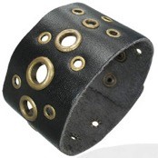 Armband i konstl�der.