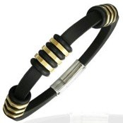 Armband i hard gummi.