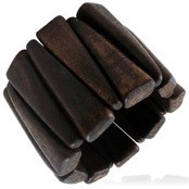 Armband av tr� och elastisk.
