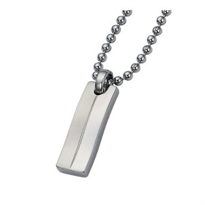 Vackert halsband i rostfritt st�l.