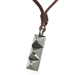 L�der Halsband med metall h�nge.