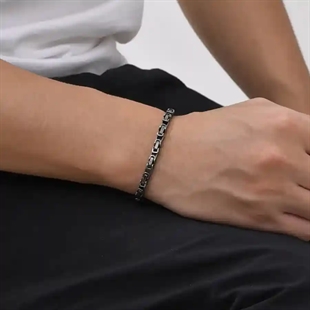 Herrarmband i oxiderat rostfritt stål med antik silverfinish från marjoe.se