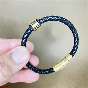 Armband för män i svart läder