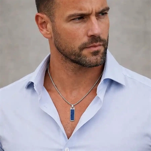 blått halsband för män