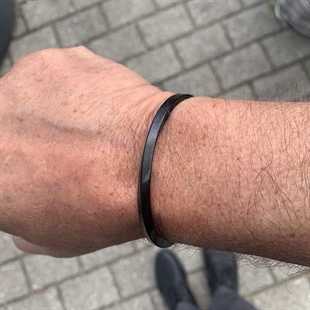 Armband Skruvarmband i IP Blackcoat stål