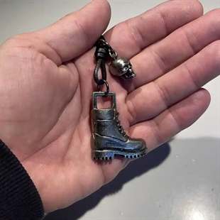 Läder halssmycke "Bootz"