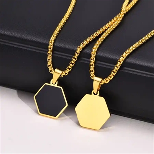 Herrhalsband Hexa Gold Black i rostfritt stål med svart sexkantigt förgyllt hänge