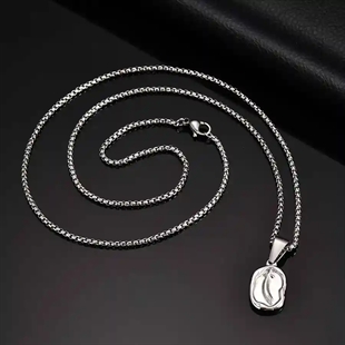 Oval herrsmycke i rostfritt stål – 2.05x1.22 cm hänge