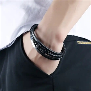 svart armband för män