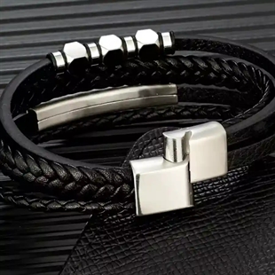 Herrarmband i svart imitationsläder med rostfritt stål och magnetlås