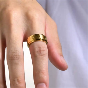 Förgylld spinning ring för män i rostfritt stål med hamrad yta – 8 mm