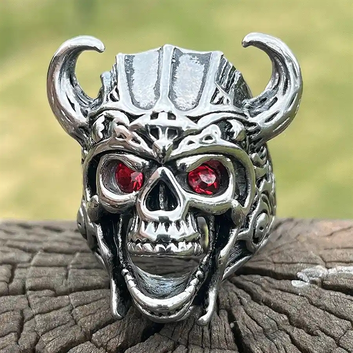 Viking Skullring i rostfritt stål.