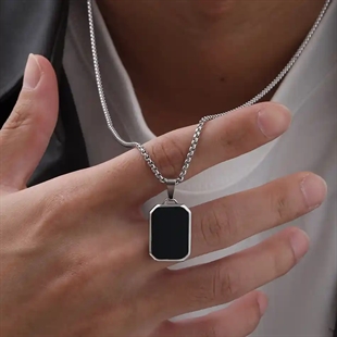 Svart Geo halsband i en läcker stil