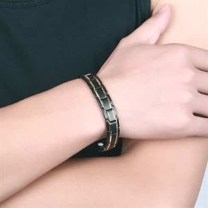 Svart magnetarmband