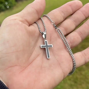 Nordic Faith – Korshalsband i blankt stål