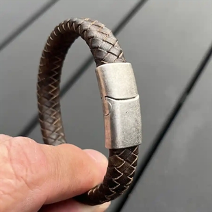Oxy Major Brunt läderarmband med matt stållås