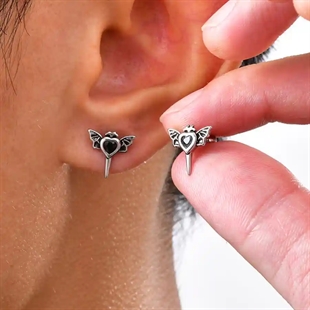 Örhänge för män i rostfritt stål med svart hjärtsten och vingar