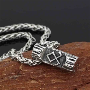 Odins amulett halsband.