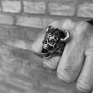 Viking Skullring i rostfritt stål.