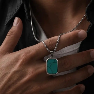 Turkos tag halsband i ädelstål.